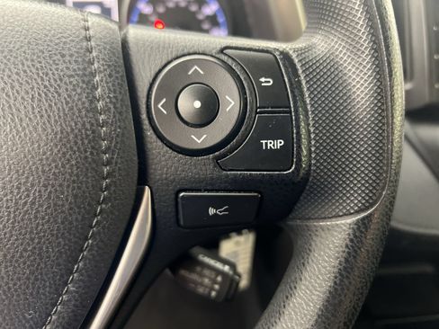 Used 2018 Toyota RAV4 LE FWD image 19