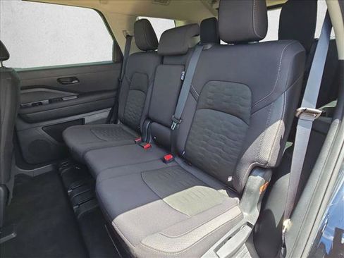Used 2025 Nissan Pathfinder SV FWD image 18