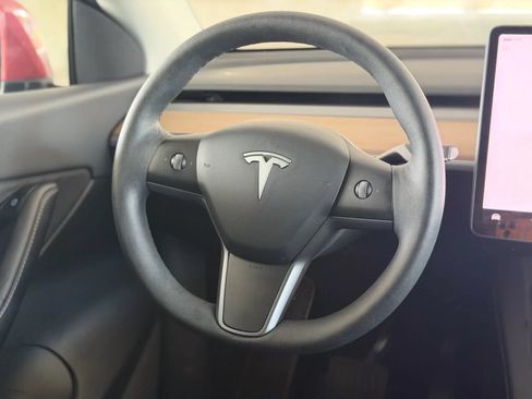 Used 2022 Tesla Model Y Long Range AWD/4WD image 25