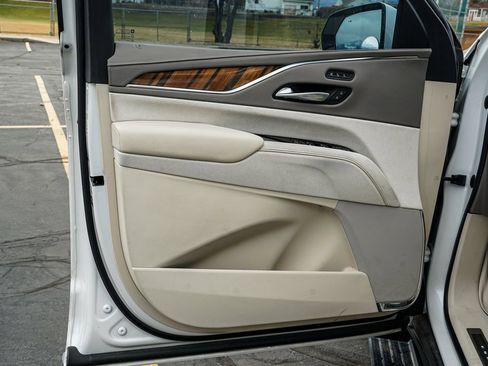 Used 2022 Cadillac Escalade ESV Premium Luxury Platinum w/ Heavy-Duty Trailer Package image 9