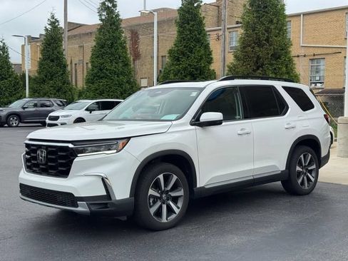 Used 2024 Honda Pilot Touring image 7