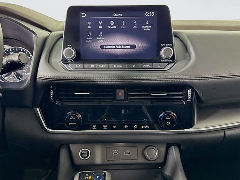 Used 2022 Nissan Rogue SV image 14