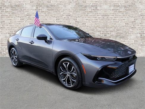 Used 2023 Toyota Crown XLE image 1