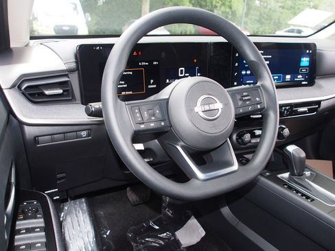 Used 2026 Nissan Kicks SV image 14