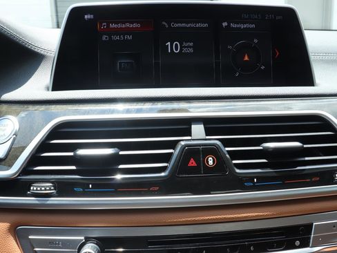 Used 2018 BMW 750i RWD image 30