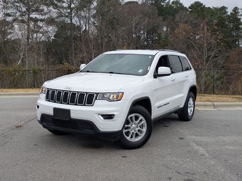 Used 2018 Jeep Grand Cherokee Laredo image 1
