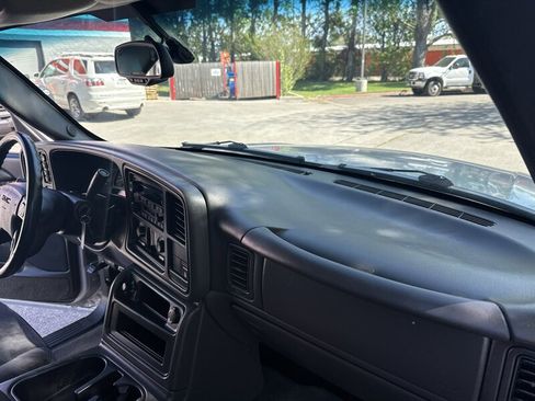 Used 2004 GMC Sierra 1500 SLE w/ Safe And Sound Package AWD/4WD image 26