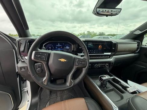 Used 2025 Chevrolet Silverado 1500 High Country image 14