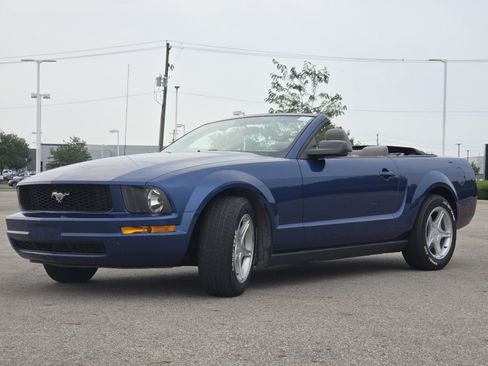 Used 2006 Ford Mustang Convertible RWD image 10