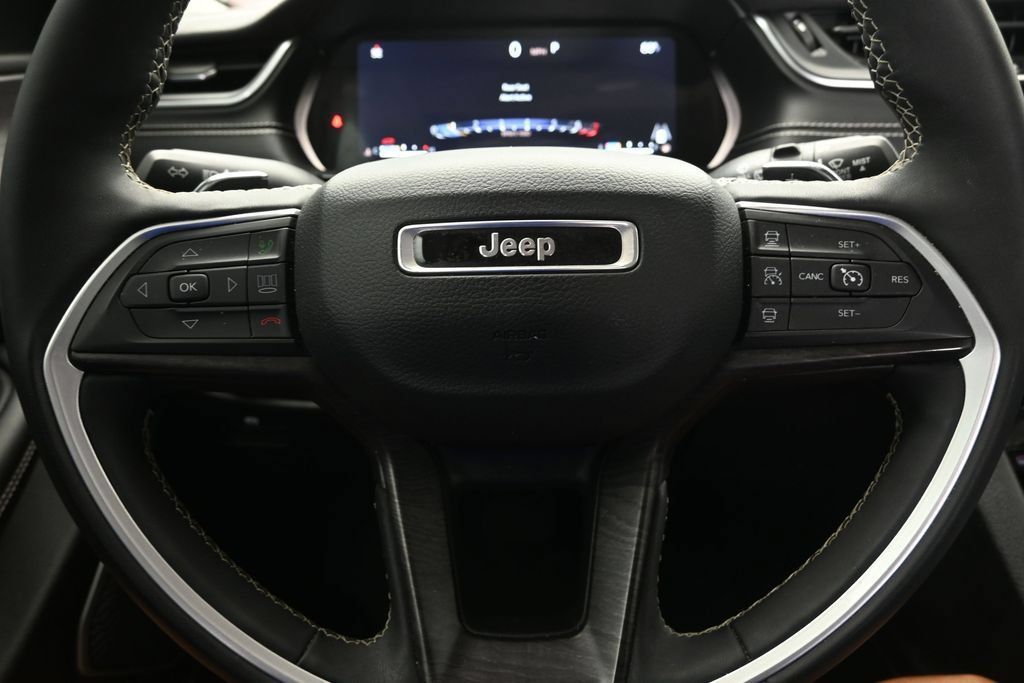 Used 2023 Jeep Grand Cherokee L Limited RWD image 27