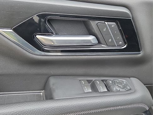 Used 2025 GMC Yukon Denali AWD/4WD image 14
