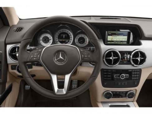 Used 2015 Mercedes-Benz GLK 350 4MATIC image 6