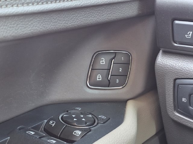 Used 2018 Ford Expedition Limited w/ Equipment Group 301A RWD image 20