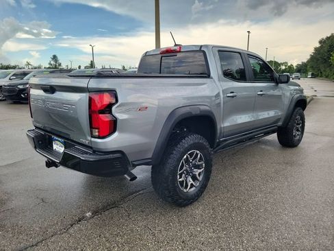 Used 2025 Chevrolet Colorado ZR2 w/ Technology Package AWD/4WD image 4