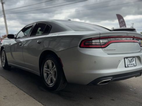 Used 2019 Dodge Charger SXT w/ Leather Interior Group RWD image 5