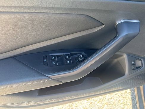 Used 2024 Volkswagen Jetta SE image 12