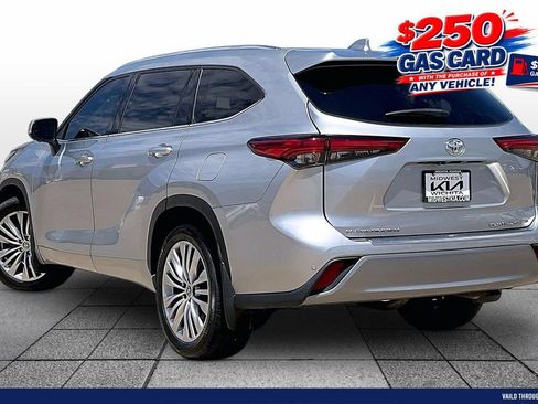 Used 2023 Toyota Highlander Platinum AWD/4WD image 12