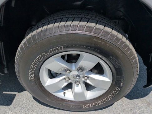 Used 2020 RAM 1500 Classic SLT w/ Luxury Group RWD image 18