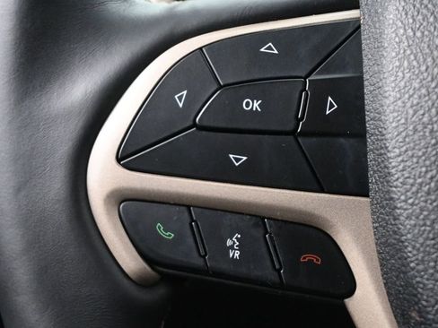 Used 2017 Jeep Grand Cherokee Overland AWD/4WD image 7