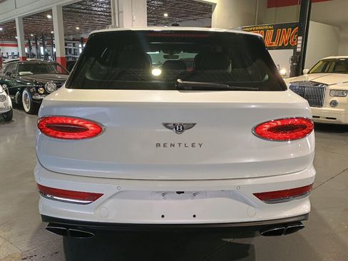 Used 2023 Bentley Bentayga AWD/4WD image 4