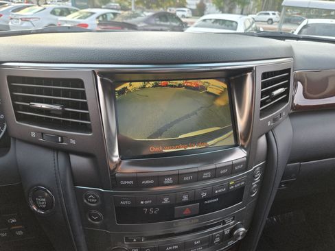 Used 2011 Lexus LX 570 4WD w/ Luxury Pkg image 22