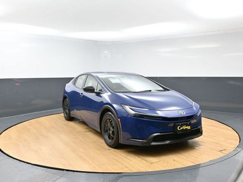 Used 2023 Toyota Prius LE FWD image 6