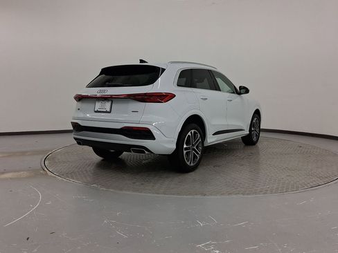 Certified 2025 Audi Q5 Premium w/ Convenience Package image 9