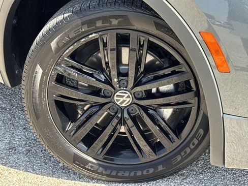 Used 2022 Volkswagen Tiguan SE R-Line FWD image 10