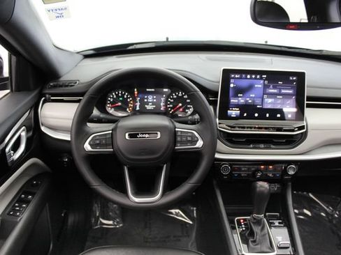 Used 2024 Jeep Compass Limited w/ Sun and Sound Group AWD/4WD image 21