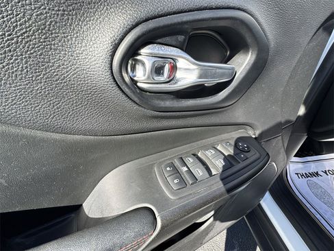 Used 2022 Jeep Cherokee Trailhawk w/ Sun, Sound & Nav Group image 13