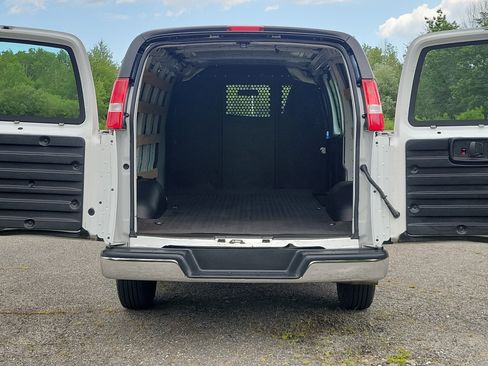 Used 2025 GMC Savana 2500 w/ Driver Convenience Package RWD image 16