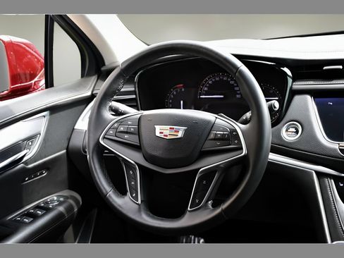 Used 2017 Cadillac XT5 Luxury w/ Driver Awareness Package AWD/4WD image 17