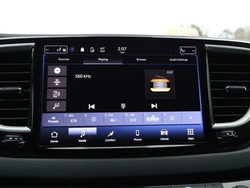 Used 2023 Chrysler Pacifica Touring-L image 16