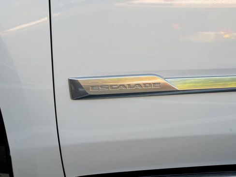 Used 2017 Cadillac Escalade Premium Luxury AWD/4WD image 22
