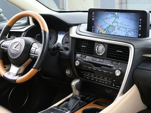 Certified 2022 Lexus RX 350 FWD w/ Premium Package image 31