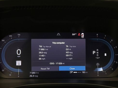 Used 2024 Volvo XC40 B5 Plus image 17