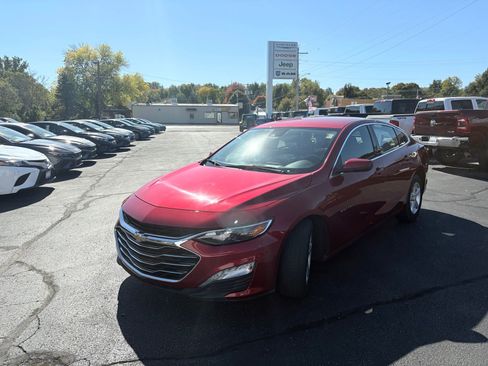 Used 2024 Chevrolet Malibu LT image 3