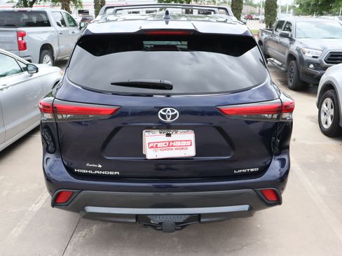 Used 2022 Toyota Highlander Limited image 7