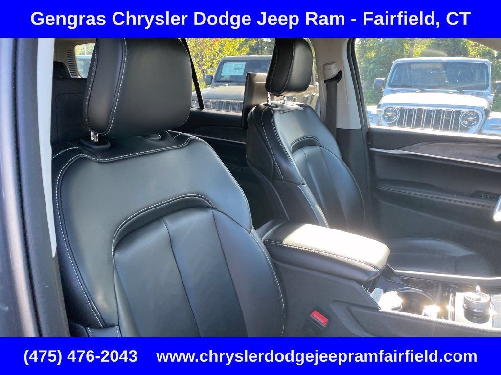 Used 2023 Jeep Grand Cherokee L Limited w/ Luxury Tech Group II AWD/4WD image 20