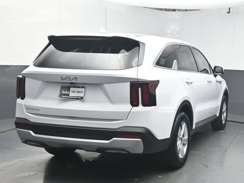 Used 2026 Kia Sorento LX FWD image 7