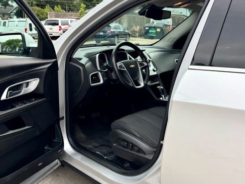 Used 2017 Chevrolet Equinox LT w/ Convenience Package image 6