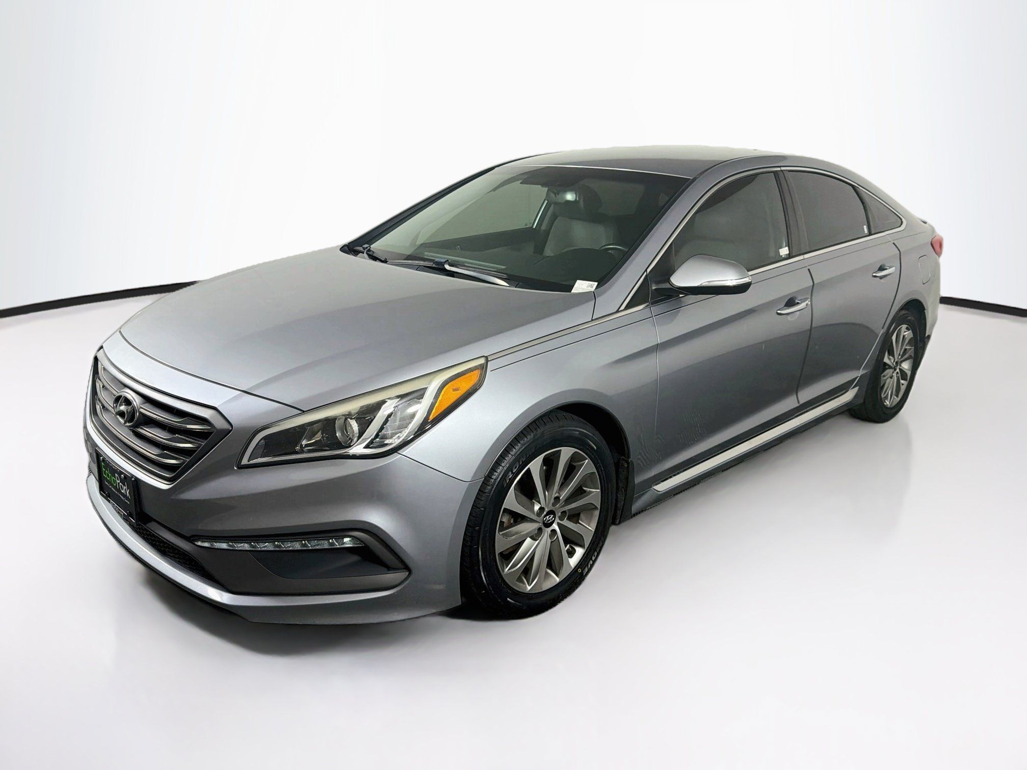 Used 2016 Hyundai Sonata Sport w/ Option Group 02 FWD image 3