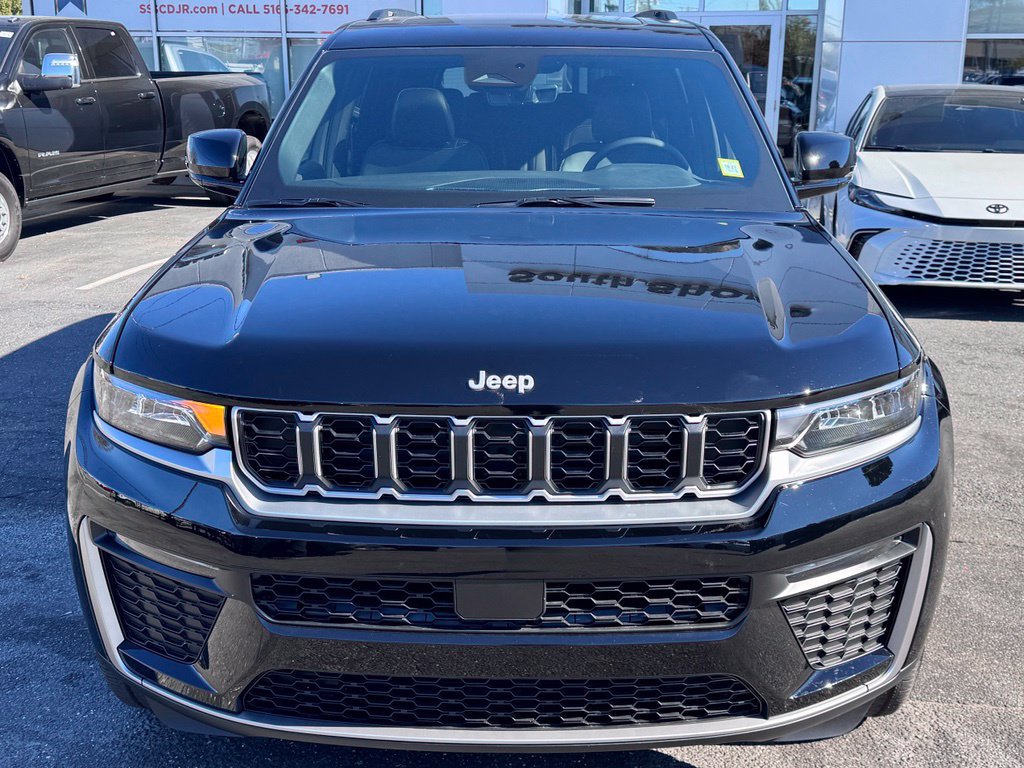 New 2027 Jeep Grand Cherokee L Limited AWD/4WD image 2