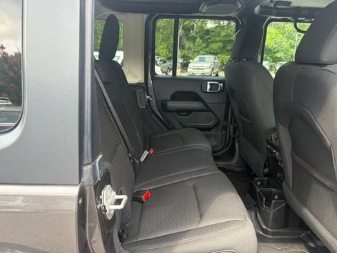 Used 2019 Jeep Wrangler Unlimited Sahara w/ Cold Weather Group AWD/4WD image 23