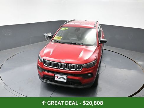 Used 2025 Jeep Compass Latitude image 50