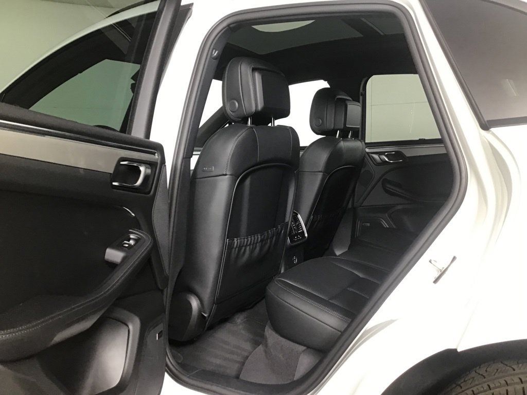Certified 2026 Porsche Macan AWD/4WD image 29
