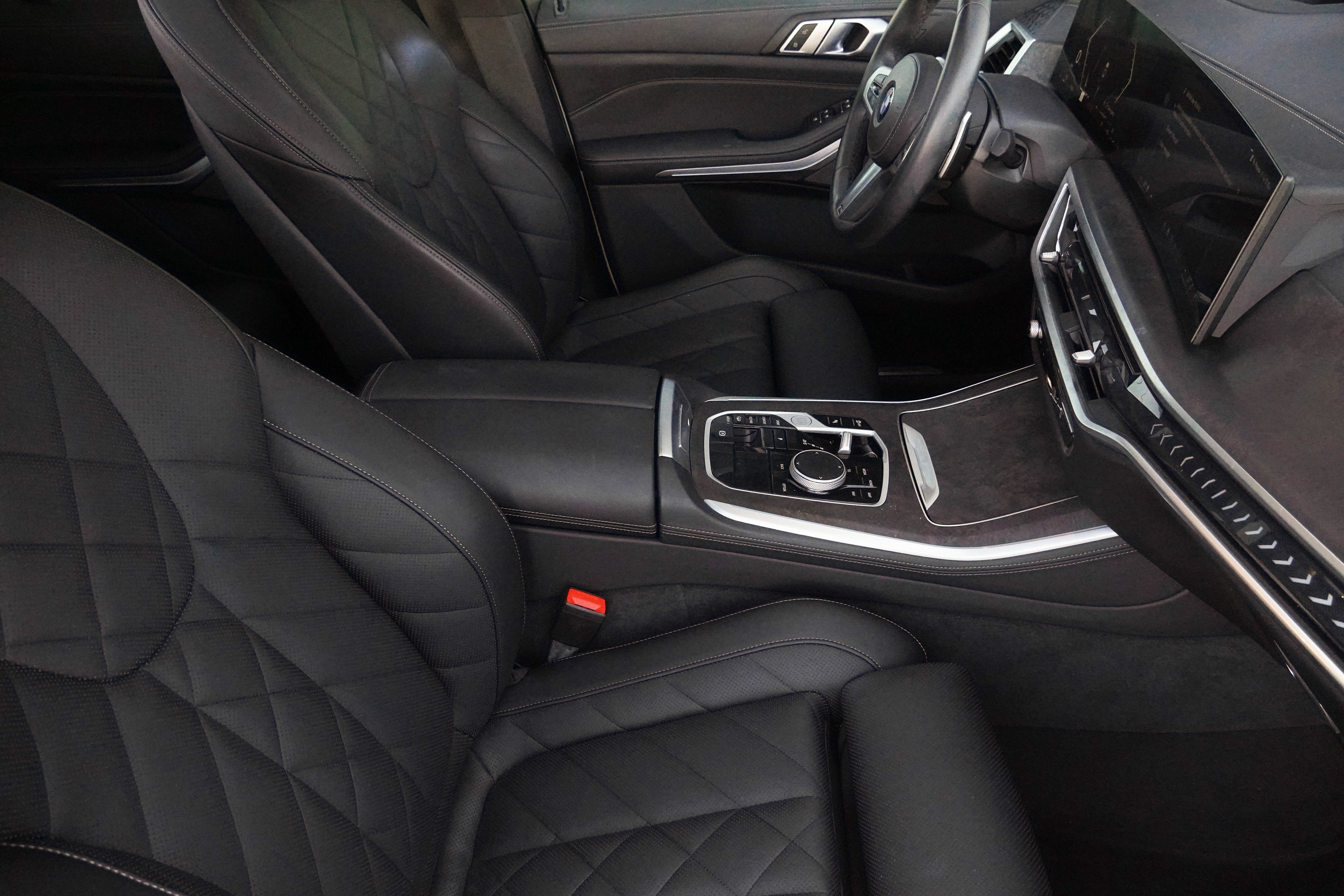 Certified 2025 BMW X5 xDrive40i w/ M Sport Package AWD/4WD image 9