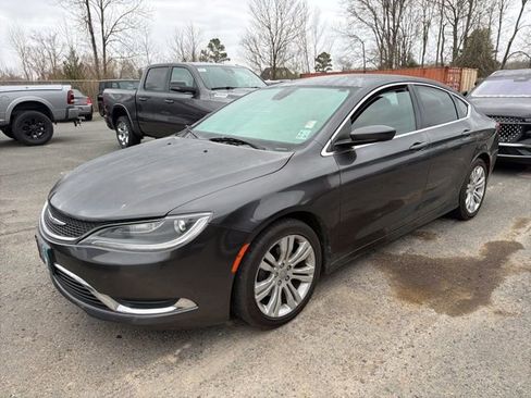Used 2015 Chrysler 200 Limited w/ Convenience Group image 4