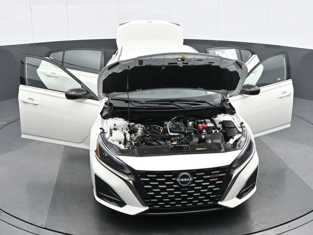 Used 2025 Nissan Altima 2.5 SR FWD image 35