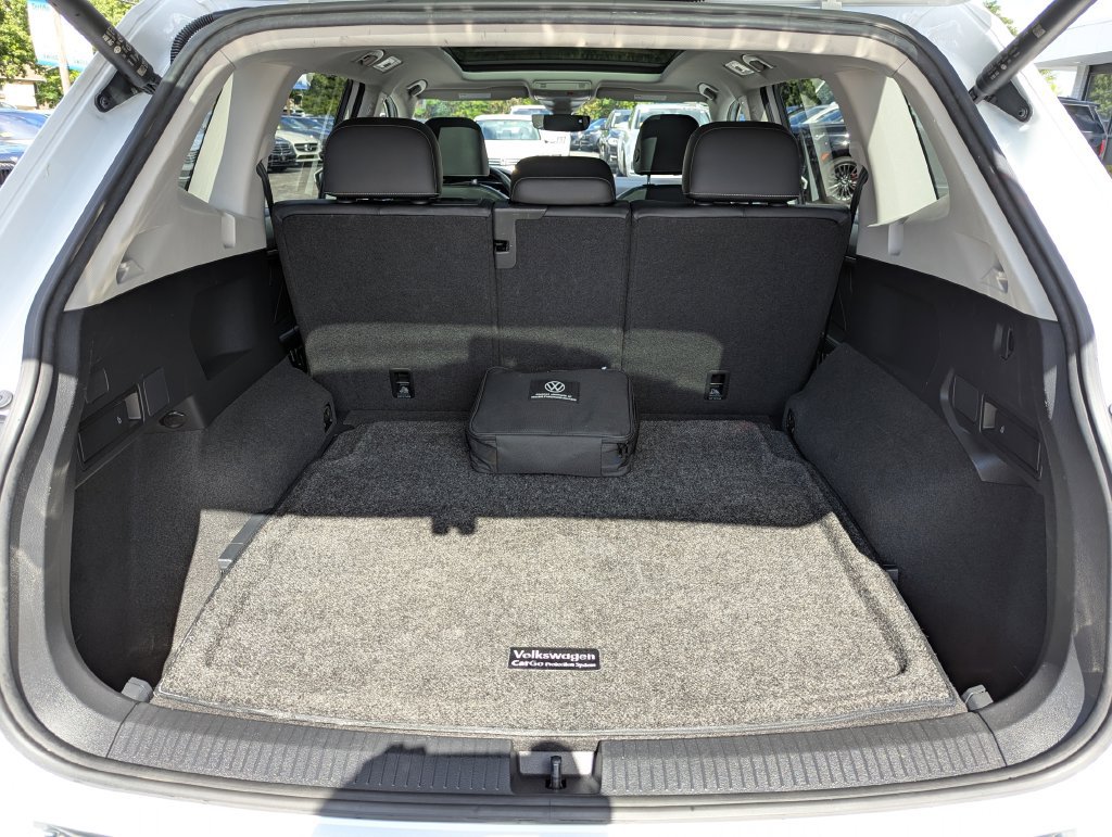 Used 2022 Volkswagen Tiguan SE w/ Panoramic Sunroof Package AWD/4WD image 44